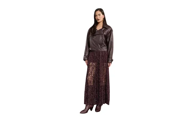 Woman Souvenir Cropped