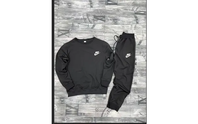 Nikes Neue Herbst- Und Winterkollektion Allround-sweatshirts - Pullover Und Lässige Sportanzüge Für Damen Und Herren
