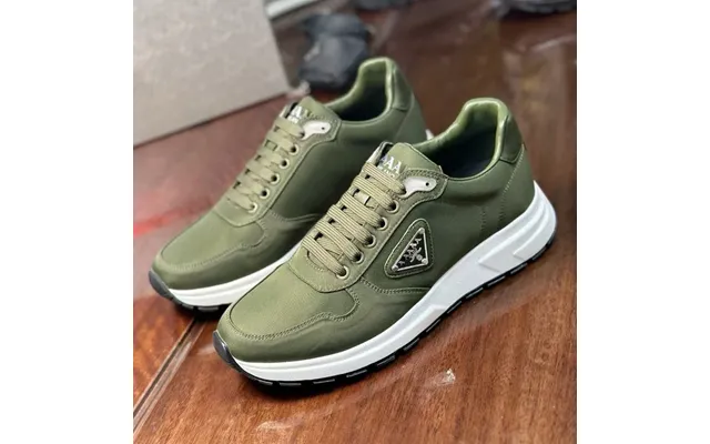 P Brand Sportschuhe Auf Lager. Dicksohle - Lässige Schuhe Für Damen Und Herren Mit Geriffelter Sohle