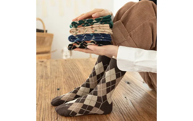 Socks Wholesale New Retro British Hong Kong Style Diamond Plaid Women's Wool Mid Tube Socks Trendy Pile Women's Socks